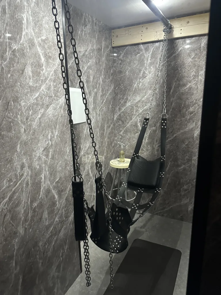 Specialist themed room